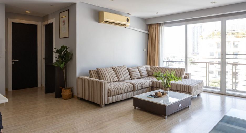 For rent 2 bedrooms apartment in Watthana, Bangkok