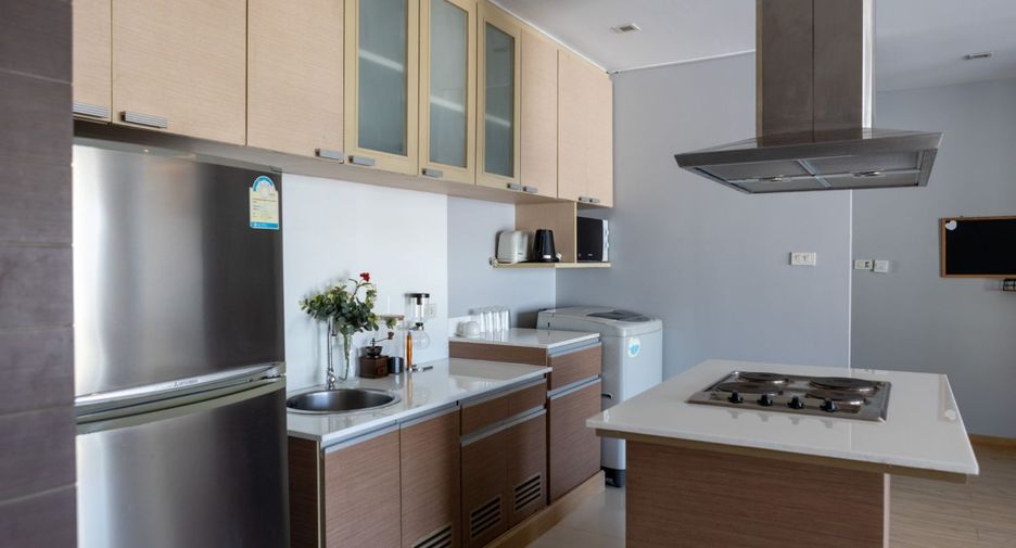 For rent 2 bedrooms apartment in Watthana, Bangkok