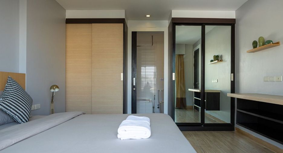For rent 2 bedrooms apartment in Watthana, Bangkok