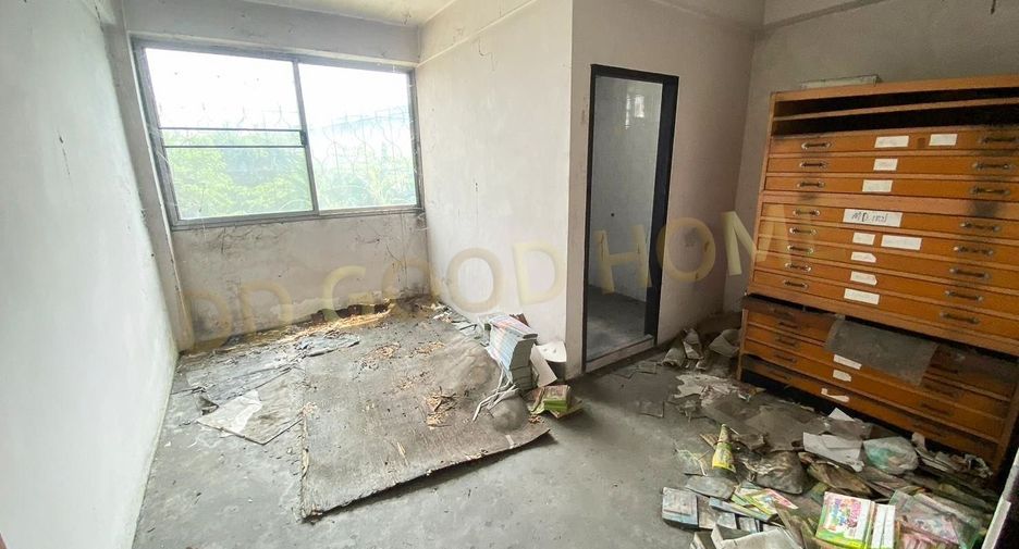 For sale 3 bedrooms retail Space in Nong Khaem, Bangkok