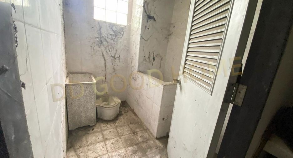 For sale 3 bedrooms retail Space in Nong Khaem, Bangkok