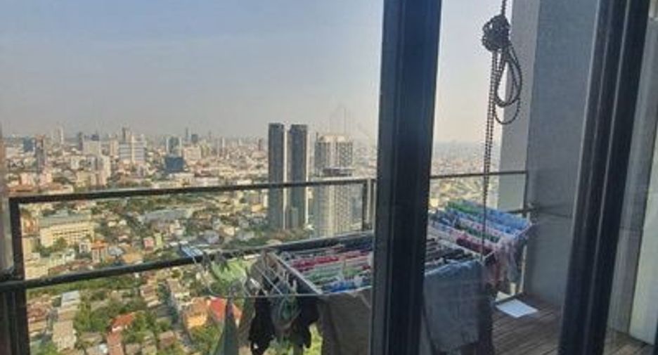 For rent 3 bedrooms condo in Sathon, Bangkok