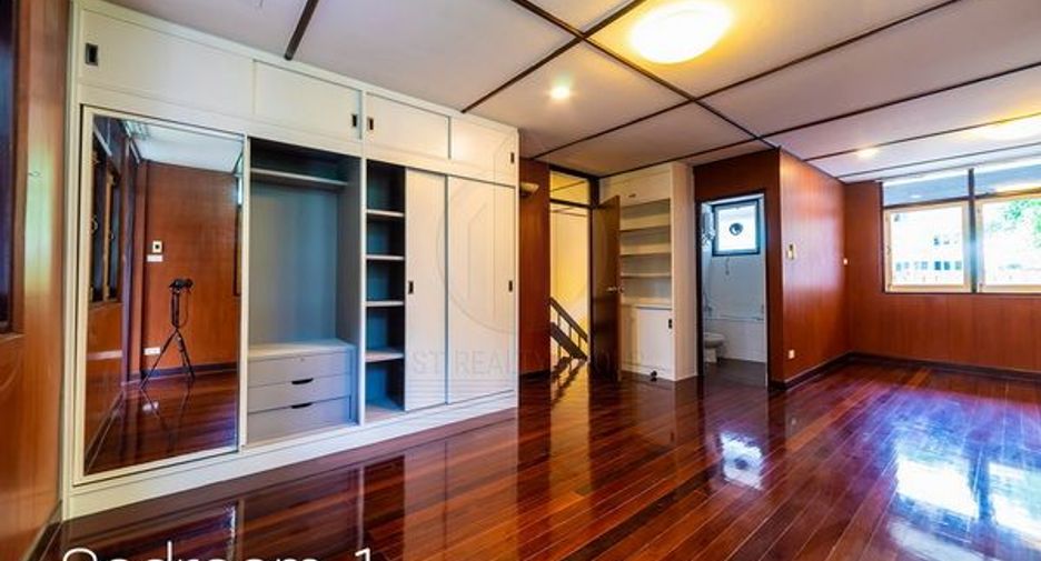 For rent 3 bedrooms house in Khlong Toei, Bangkok