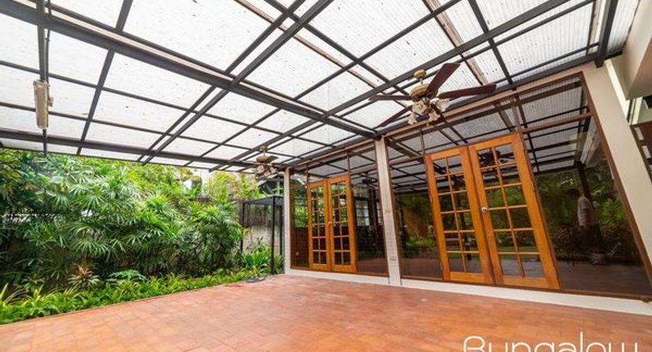 For rent 3 bedrooms house in Khlong Toei, Bangkok
