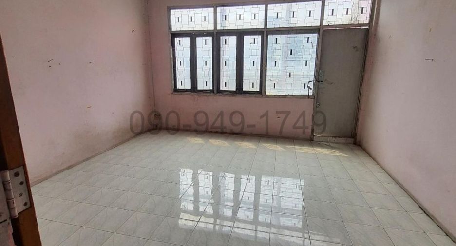 For rent 2 bedrooms retail Space in Bang Phlat, Bangkok
