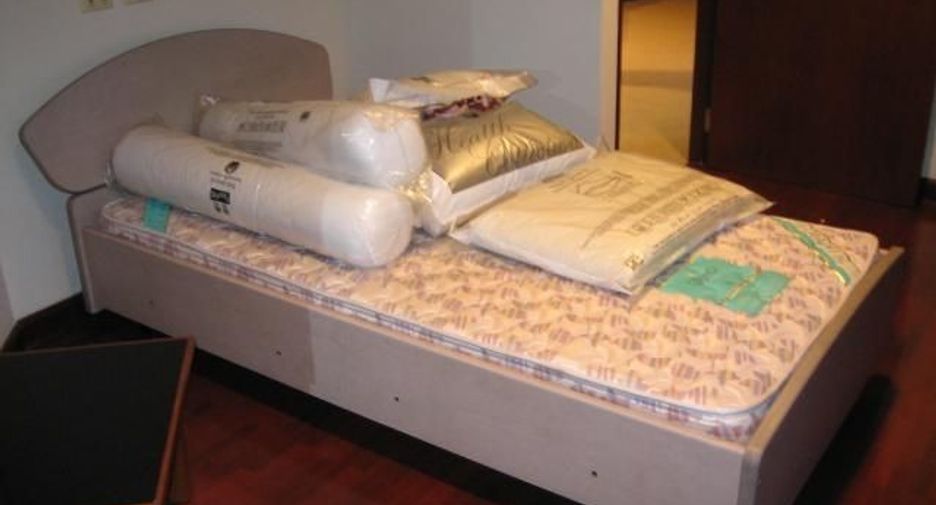 For sale 3 bedrooms condo in Bang Kho Laem, Bangkok