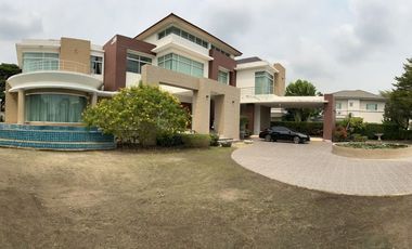 For sale 5 bedrooms house in Khlong Sam Wa, Bangkok