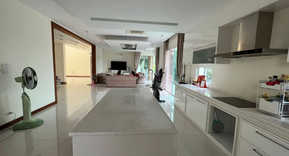 For sale 5 bedrooms house in Khlong Sam Wa, Bangkok