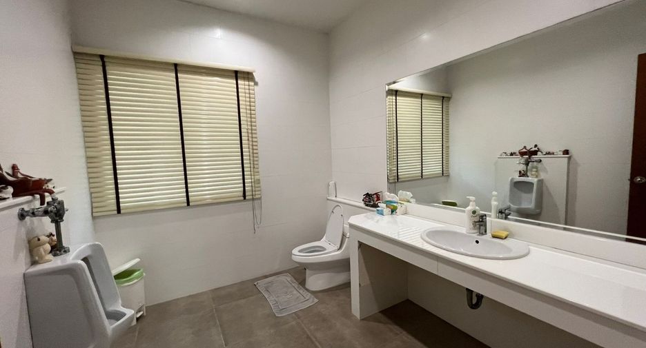 For sale 5 bedrooms house in Khlong Sam Wa, Bangkok