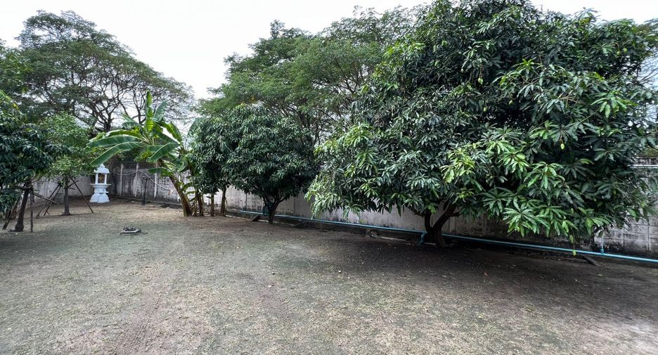 For sale 5 bedrooms house in Khlong Sam Wa, Bangkok
