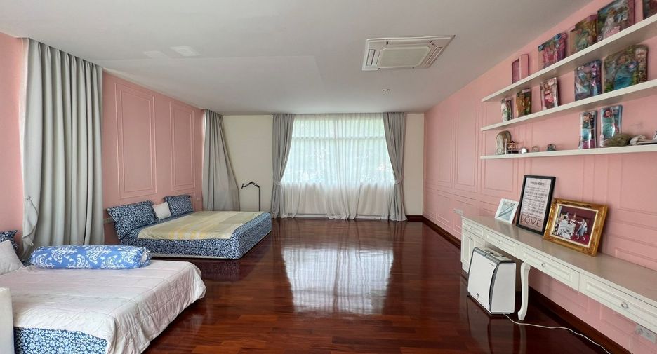 For sale 5 bedrooms house in Khlong Sam Wa, Bangkok