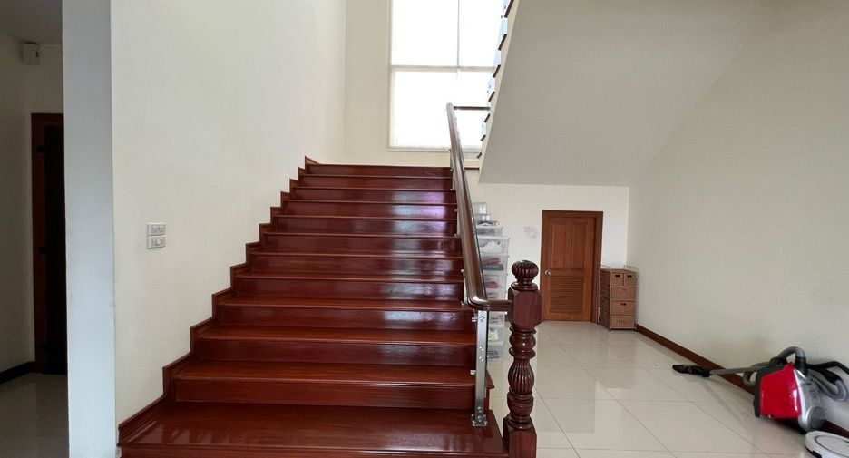 For sale 5 bedrooms house in Khlong Sam Wa, Bangkok