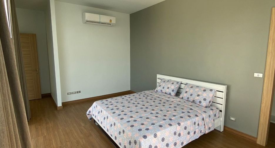 For rent 4 bedrooms house in San Kamphaeng, Chiang Mai