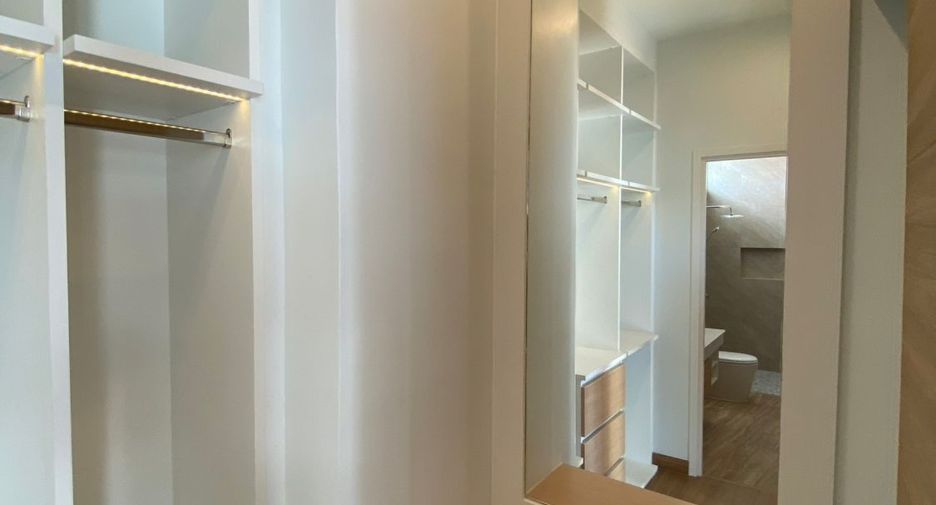For rent 4 bedrooms house in San Kamphaeng, Chiang Mai