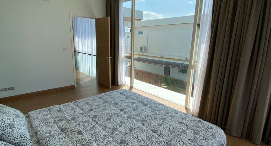 For rent 4 bedrooms house in San Kamphaeng, Chiang Mai