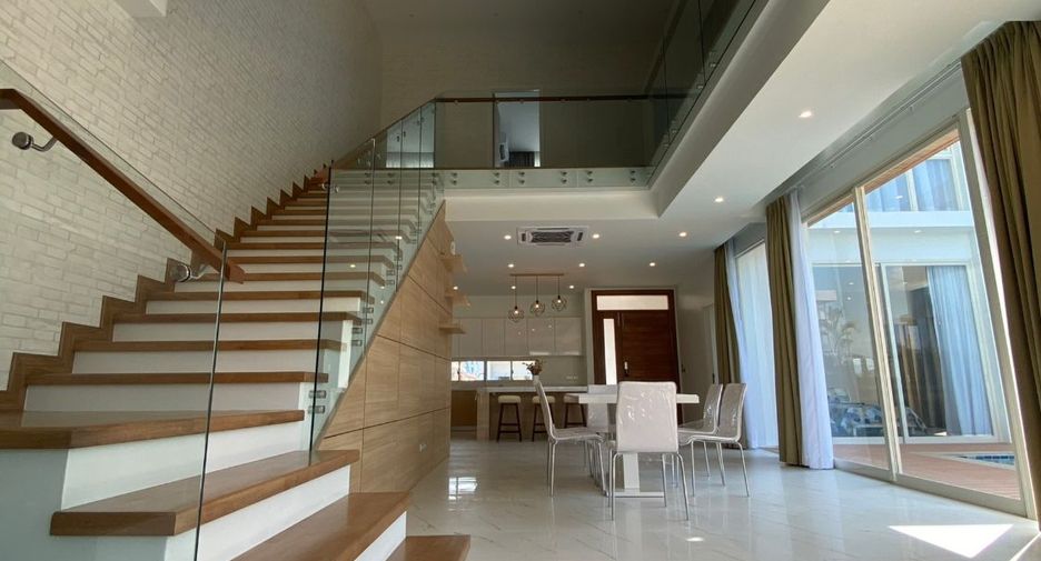 For rent 4 bedrooms house in San Kamphaeng, Chiang Mai
