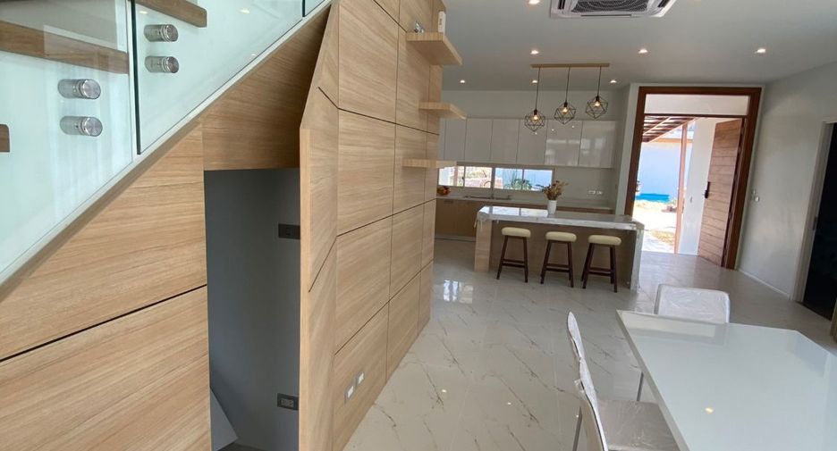 For rent 4 bedrooms house in San Kamphaeng, Chiang Mai