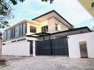 For sale 4 Beds house in Bangkok Noi, Bangkok
