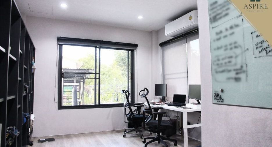 For sale 4 bedrooms house in Bangkok Noi, Bangkok