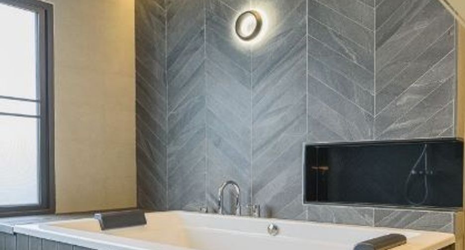 For sale 4 bedrooms house in Bangkok Noi, Bangkok