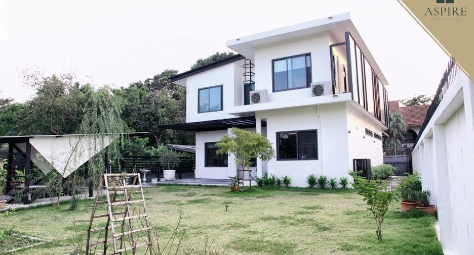 For sale 4 bedrooms house in Bangkok Noi, Bangkok
