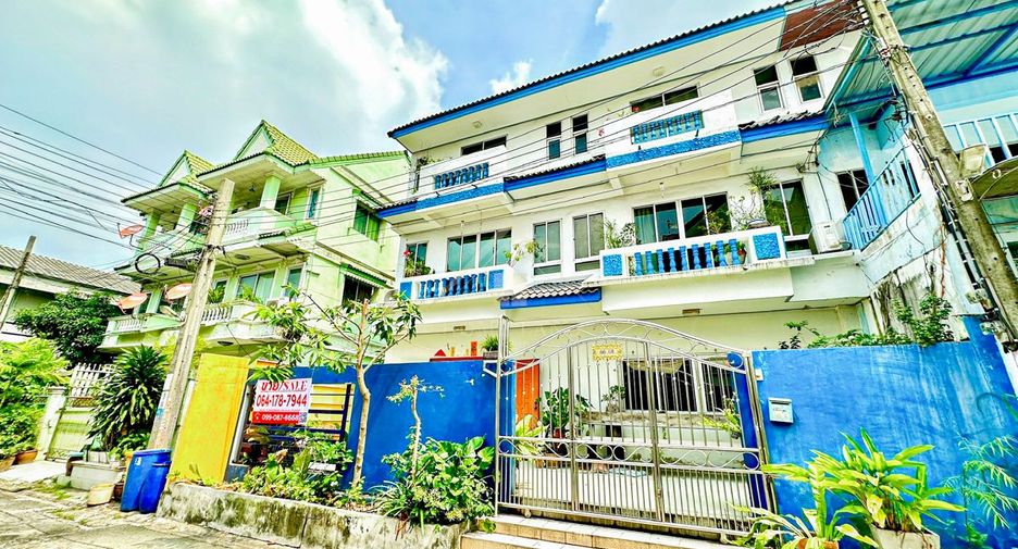 For sale 7 bed townhouse in Bang Khun Thian, Bangkok