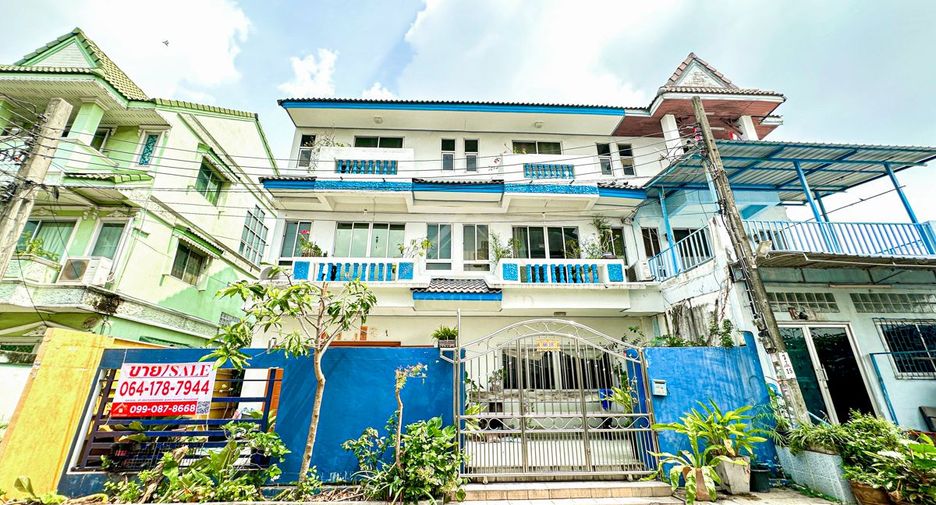 For sale 7 Beds townhouse in Bang Khun Thian, Bangkok