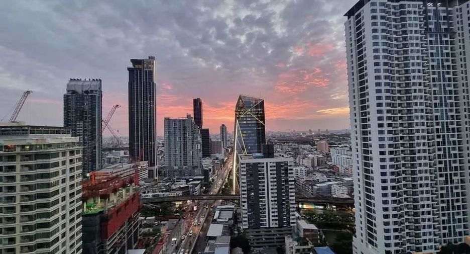 For sale 2 Beds condo in Ratchathewi, Bangkok