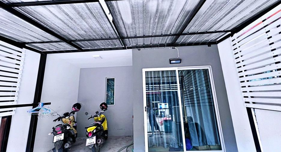 For rent 3 bed townhouse in Bang Sao Thong, Samut Prakan