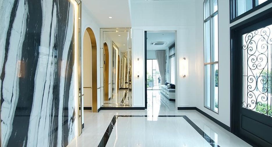 For rent そして for sale 5 Beds villa in Saphan Sung, Bangkok