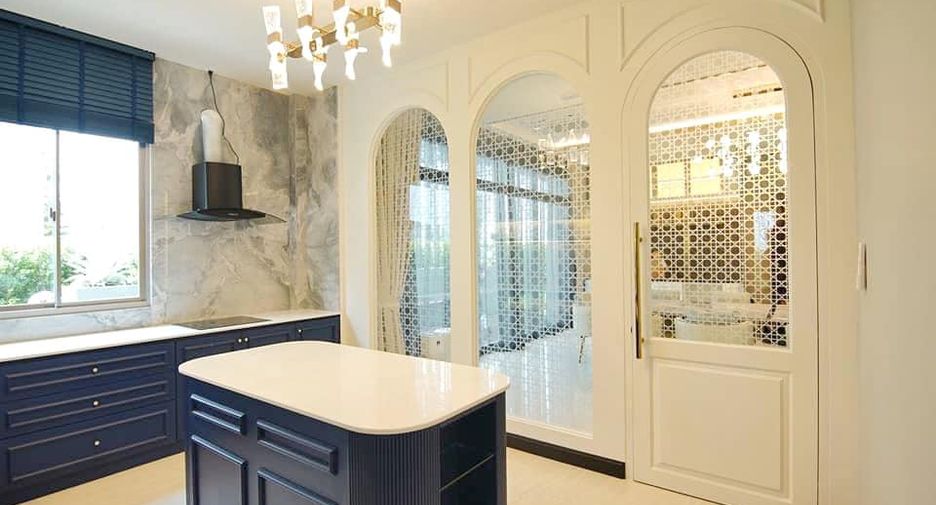 For rent そして for sale 5 Beds villa in Saphan Sung, Bangkok