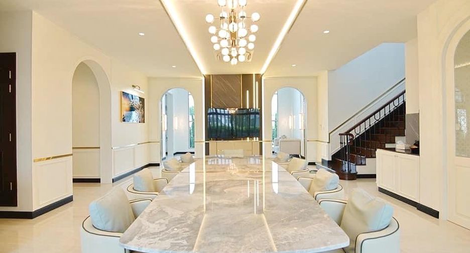 For rent そして for sale 5 Beds villa in Saphan Sung, Bangkok