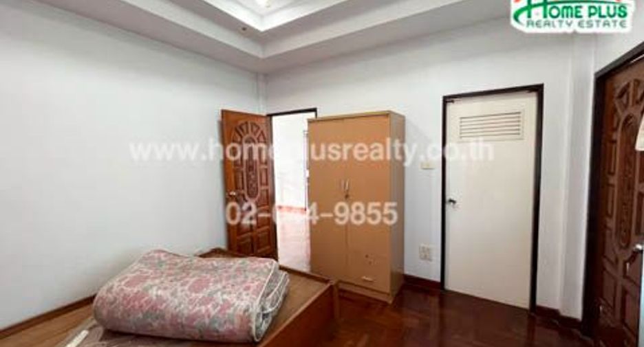 For sale 6 bedrooms house in Bang Phlat, Bangkok