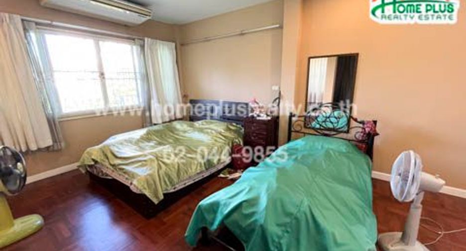 For sale 6 bedrooms house in Bang Phlat, Bangkok