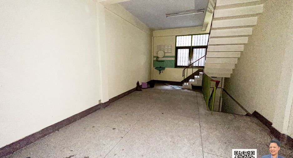 For sale 3 bedrooms retail Space in Bang Rak, Bangkok
