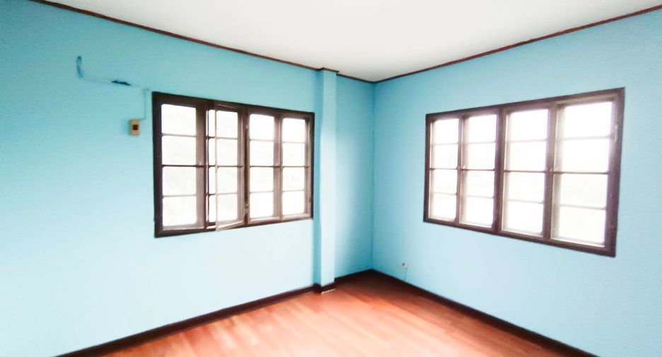 For sale 4 bedrooms house in Khan Na Yao, Bangkok