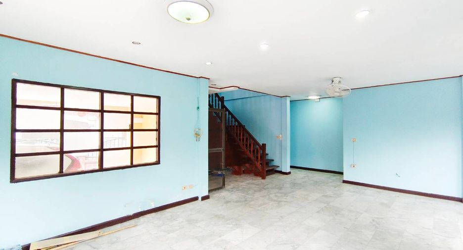 For sale 4 bedrooms house in Khan Na Yao, Bangkok