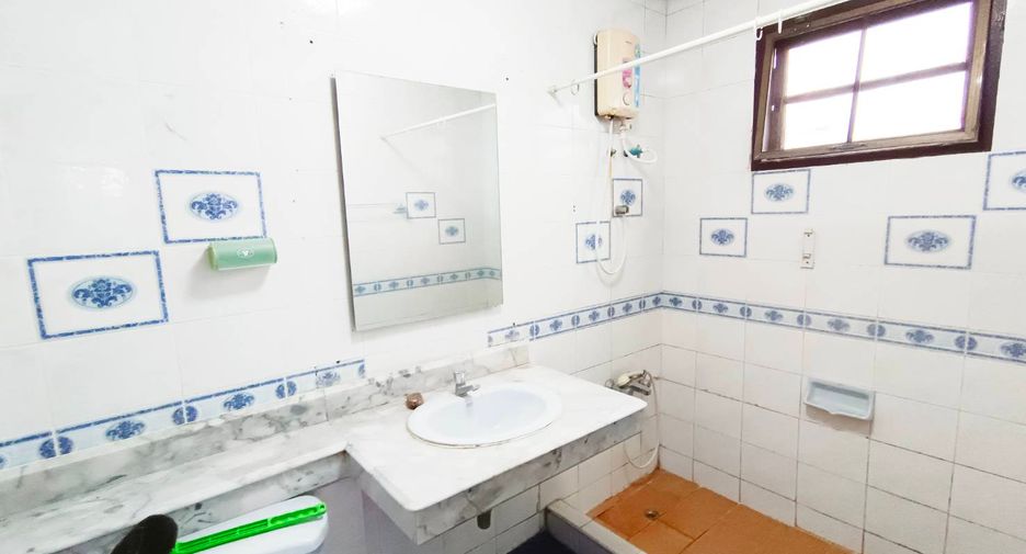 For sale 4 bedrooms house in Khan Na Yao, Bangkok