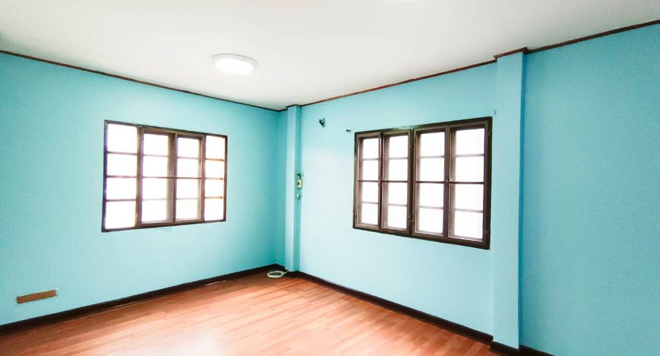 For sale 4 bedrooms house in Khan Na Yao, Bangkok