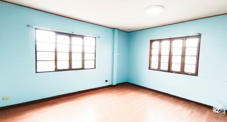 For sale 4 bedrooms house in Khan Na Yao, Bangkok