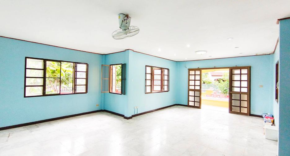 For sale 4 bedrooms house in Khan Na Yao, Bangkok