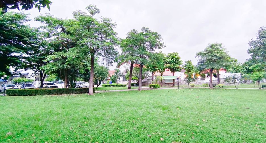 For sale 4 bedrooms house in Khan Na Yao, Bangkok