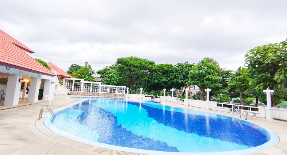 For sale 4 bedrooms house in Khan Na Yao, Bangkok