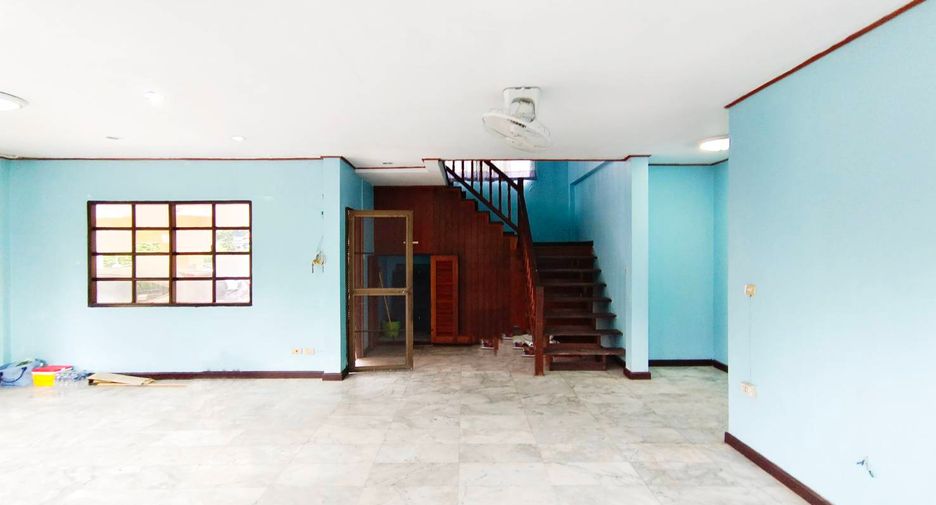 For sale 4 bedrooms house in Khan Na Yao, Bangkok