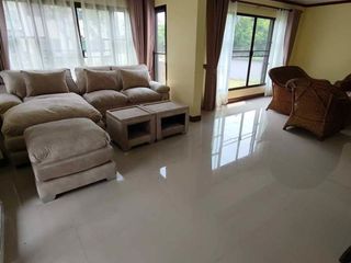 出租 和 出售 5 卧室 独立屋 在 Si Racha, Chon Buri