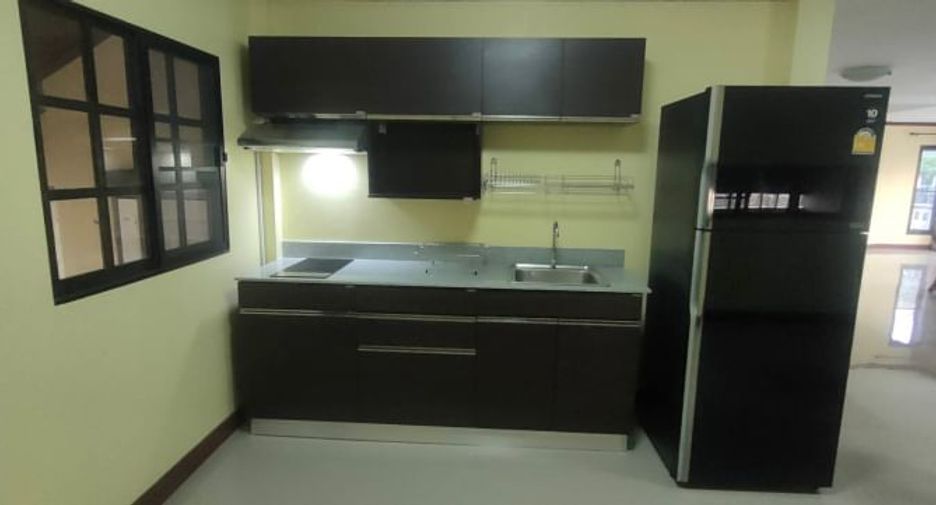 For rent and for sale 5 bedrooms house in Si Racha, Chonburi