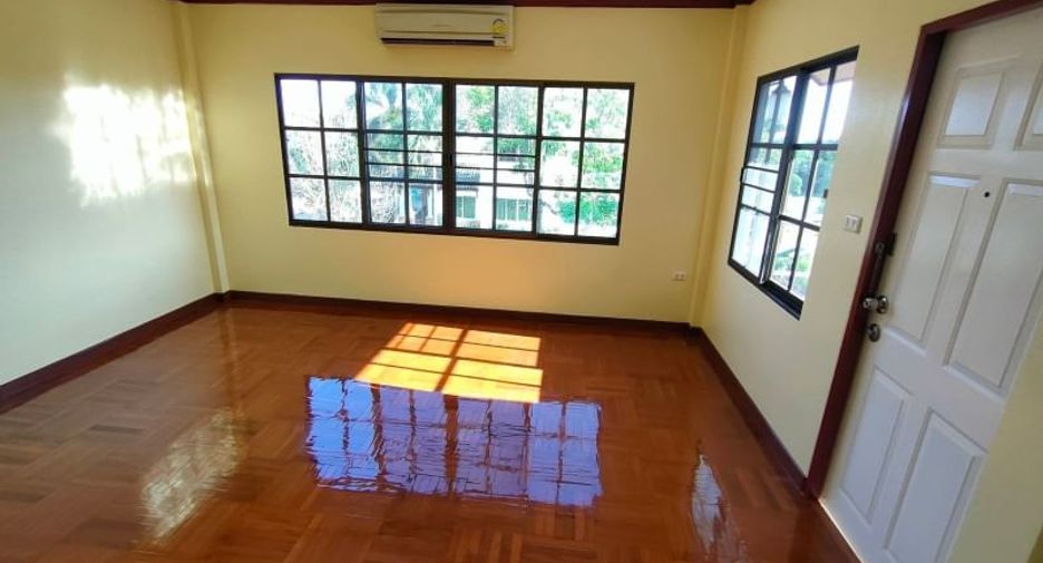 For rent and for sale 5 bedrooms house in Si Racha, Chonburi
