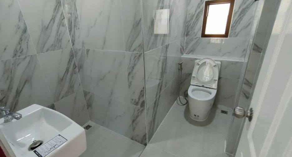 For rent and for sale 5 bedrooms house in Si Racha, Chonburi