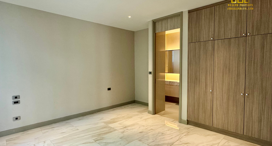 For rent and for sale 5 bedrooms house in Watthana, Bangkok