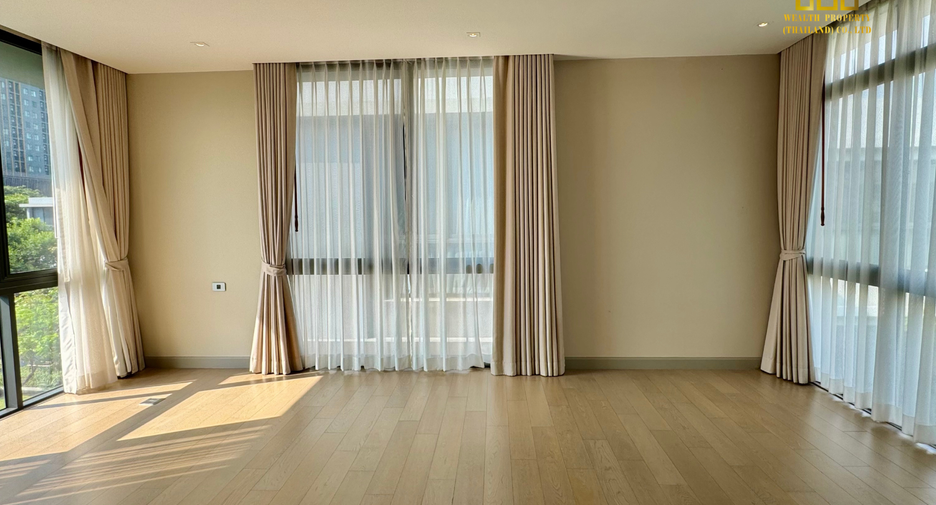 For rent and for sale 5 bedrooms house in Watthana, Bangkok